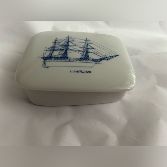 New Constitution Box White with Blue Constitution Ship Piccadilly West London - Picture 6 of 16